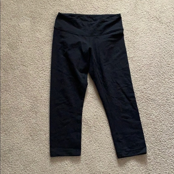 lululemon athletica Pants - LULULEMON CROPPED LEGGINGS